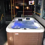 L Arret De Bus Insolite & Spa *