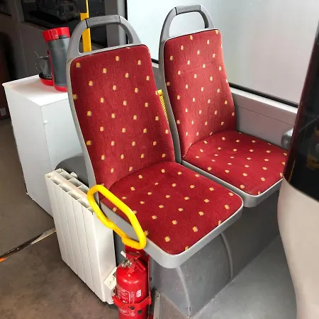 Ferienhaus L Arret De Bus Insolite & Spa