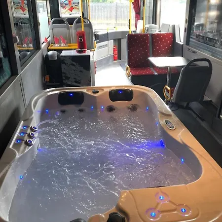 Ferienhaus L Arret De Bus Insolite & Spa *